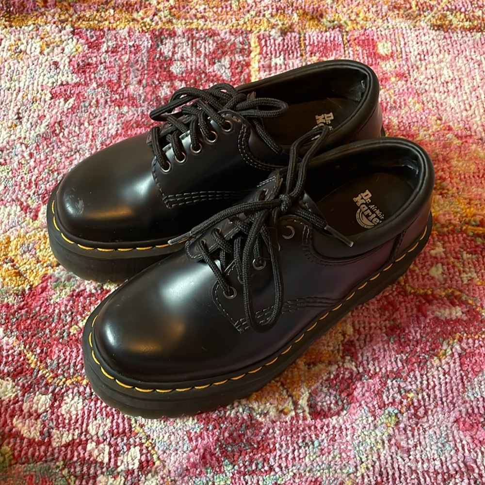 8053 Dr. Marten low rise platform boots